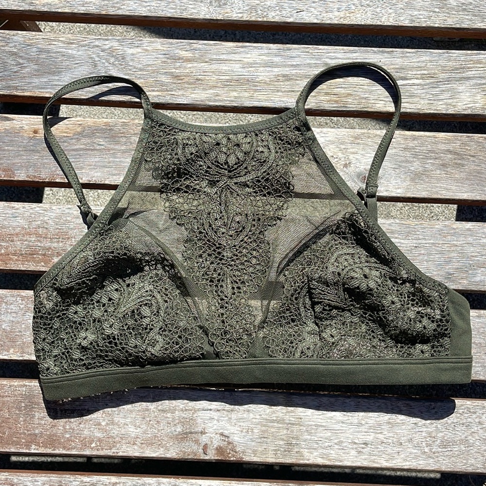 Victoria’s Secret Lacey Bralette - size small